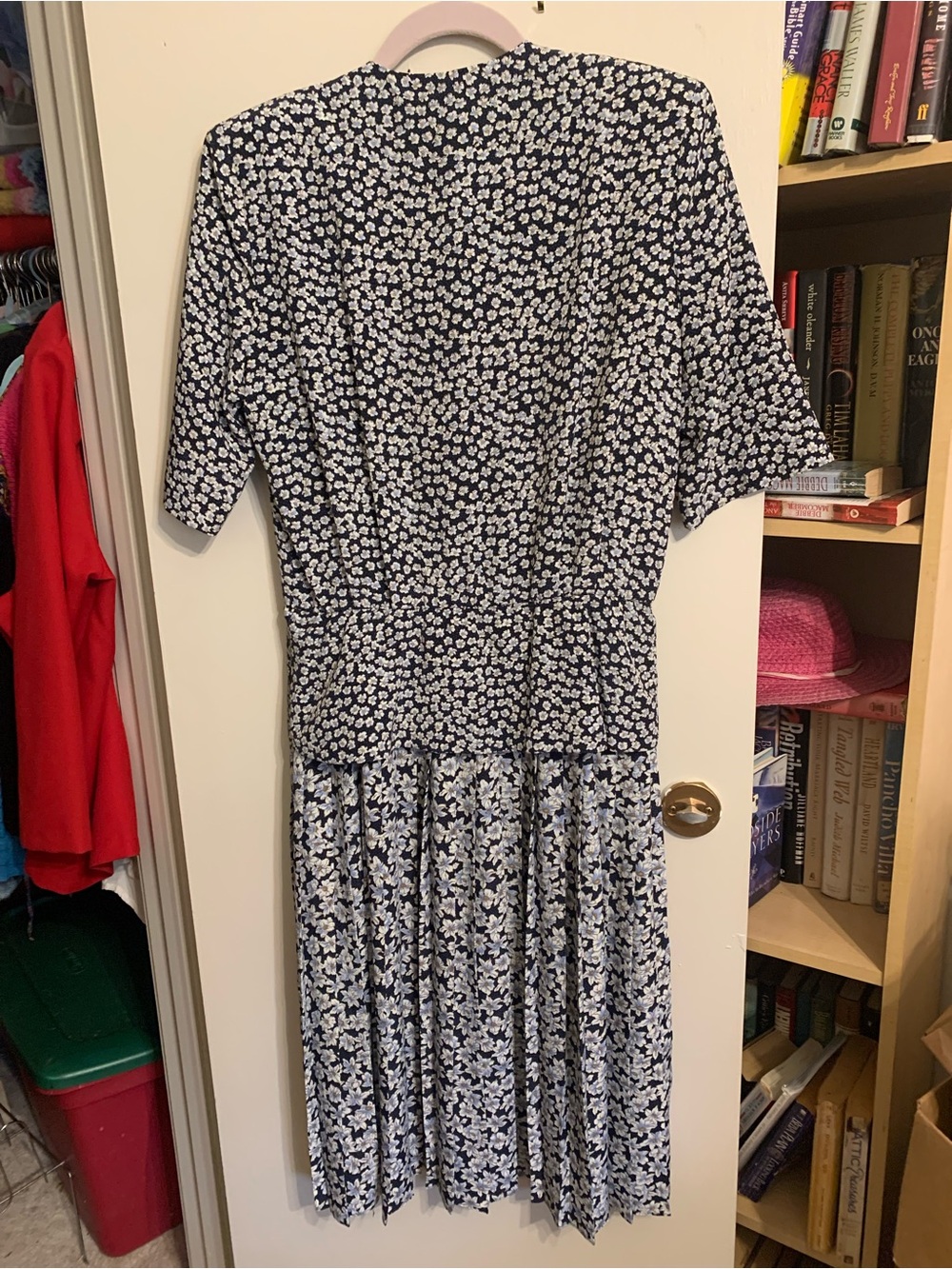 Navy Floral V-Neck Midi Dress with Short Sleeves - Picture 4 of 4